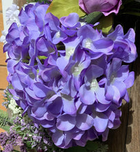 Load image into Gallery viewer, Spring Hydrangea Wreath